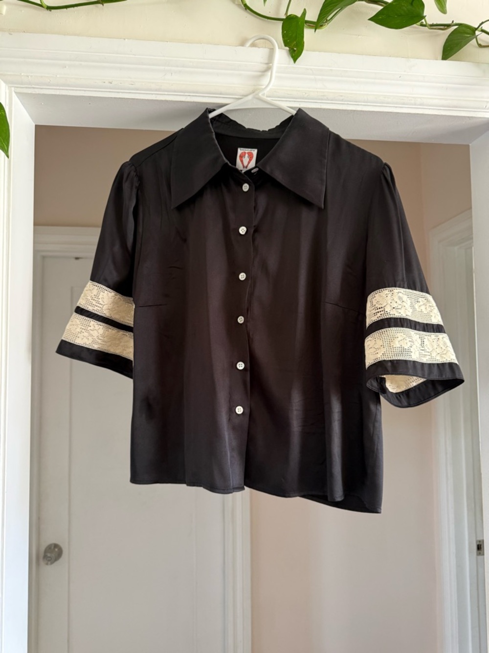 Shrimps silk Clematis Blouse black with white lace size 16